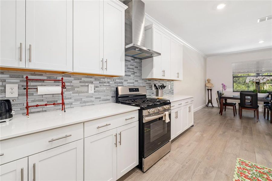 Furnished interior view inside a new home in , Bradenton (Image 16).