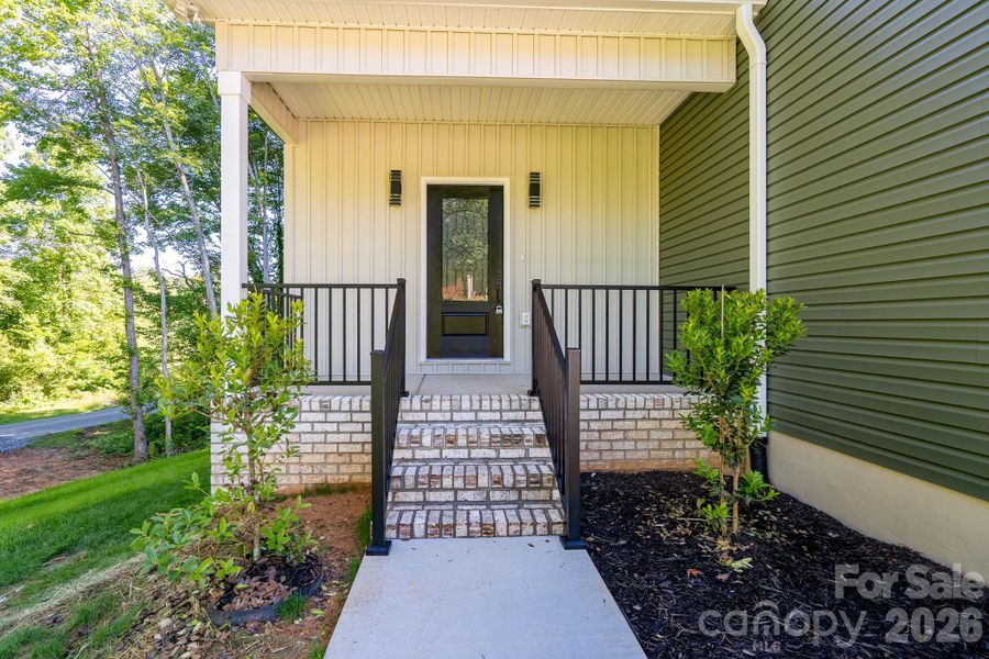 Exterior details and patio area of a home in , Dallas (Image 4).