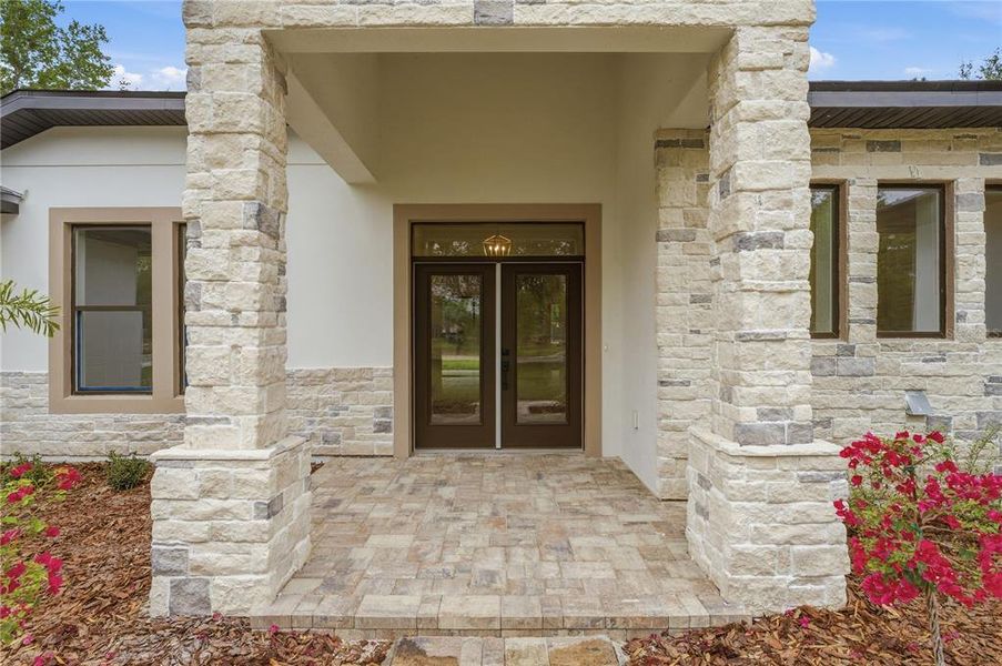 Exterior details and patio area of a home in , Kissimmee (Image 28).