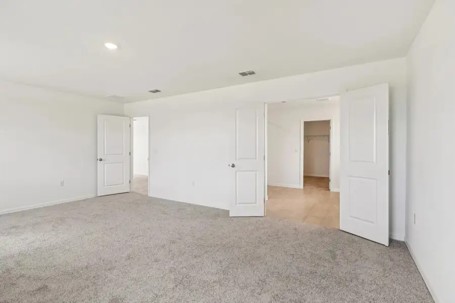 Spacious, unfurnished interior of a new home in Northlake at Ovation, Winter Garden (Image 28).