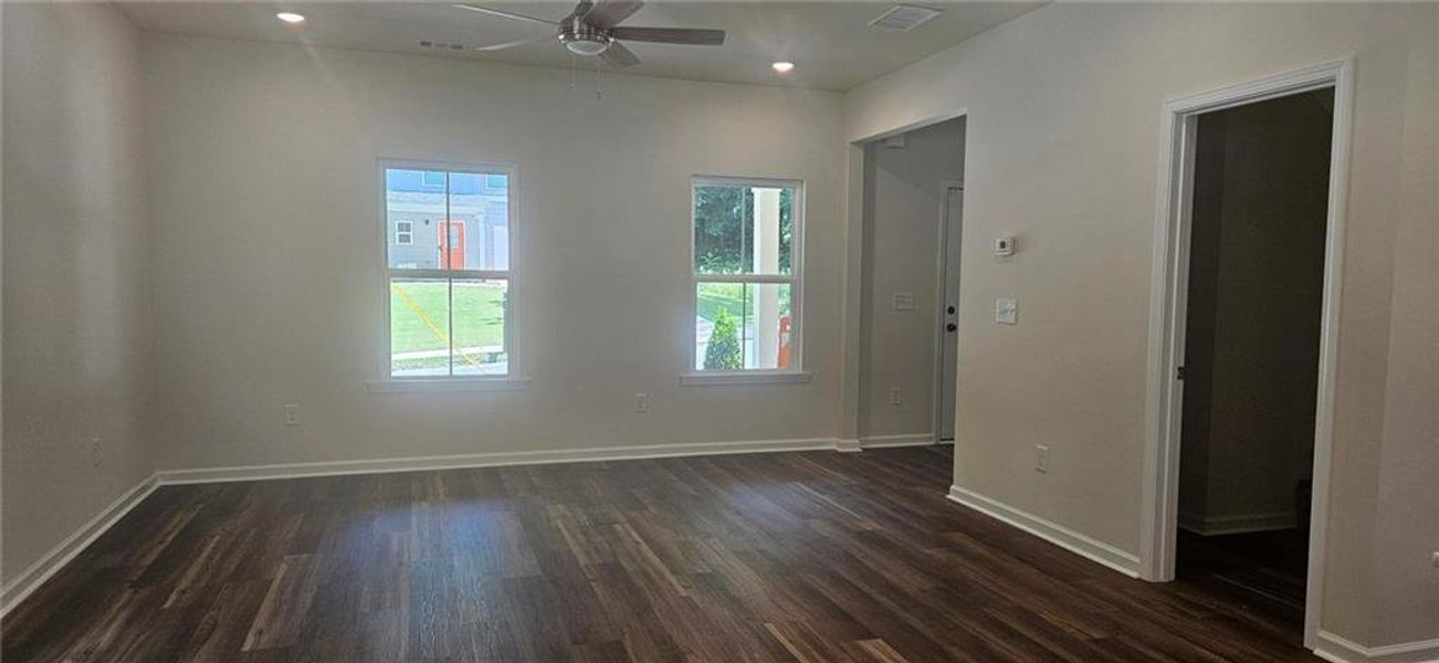 Spacious, unfurnished interior of a new home in , Atlanta (Image 6).
