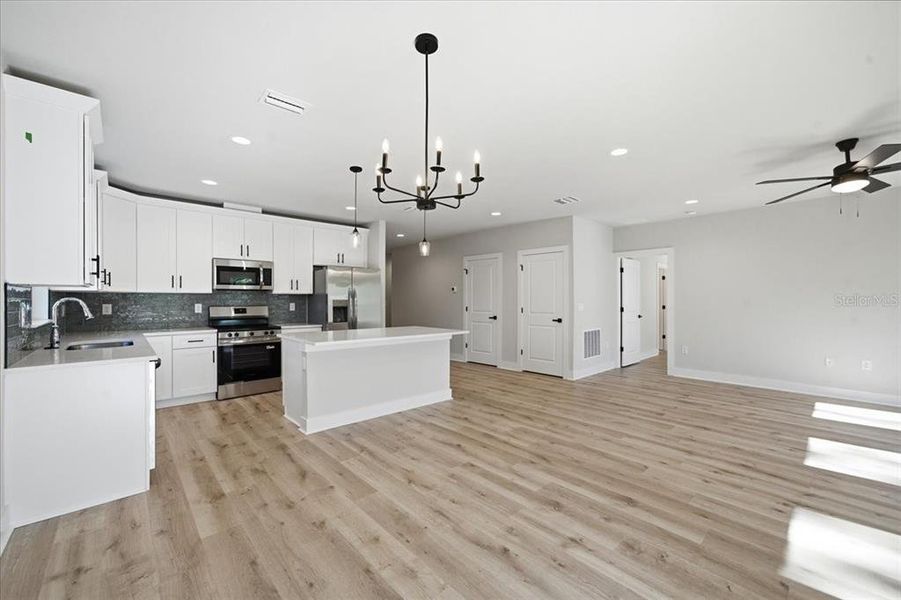 Spacious, unfurnished interior of a new home in , Weeki Wachee (Image 15).