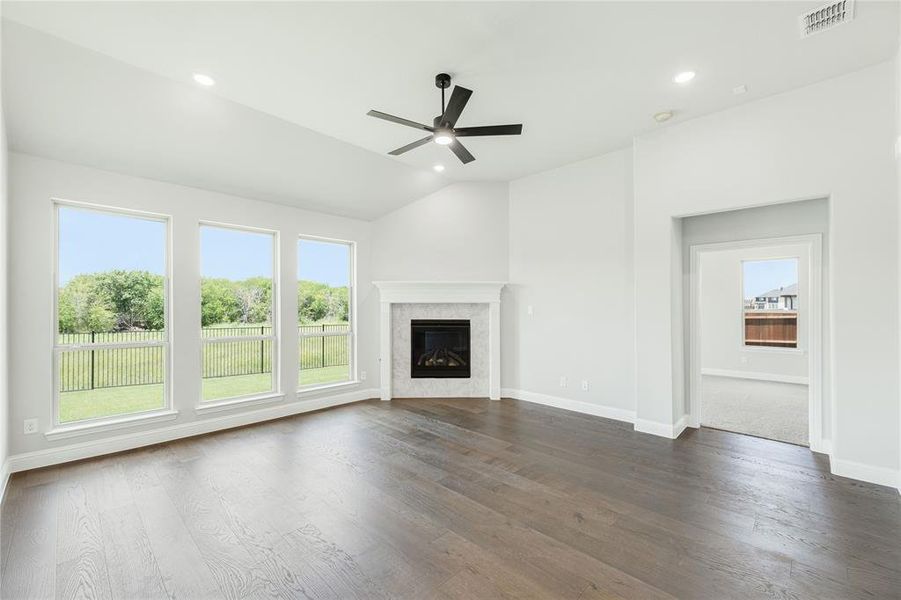 Spacious, unfurnished interior of a new home in Sable Creek, Sanger (Image 28). Spacious, unfurnished interior of a new home in Sable Creek, Sanger (Image 28).