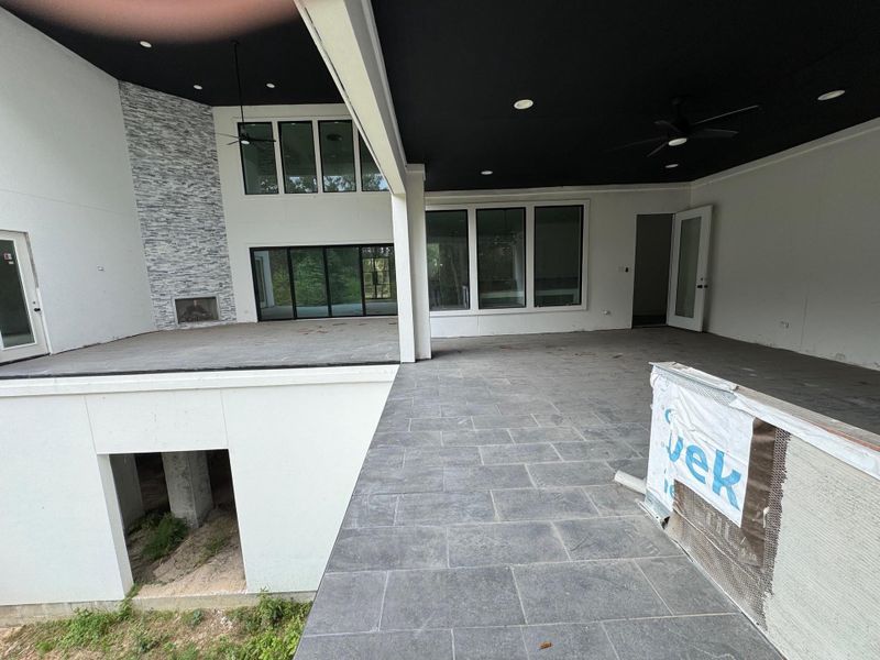 Exterior details and patio area of a home in , Humble (Image 3).