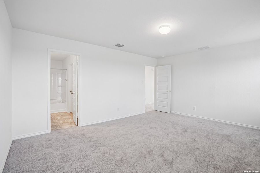 Spacious, unfurnished interior of a new home in Medina Crossing, Von Ormy (Image 31).