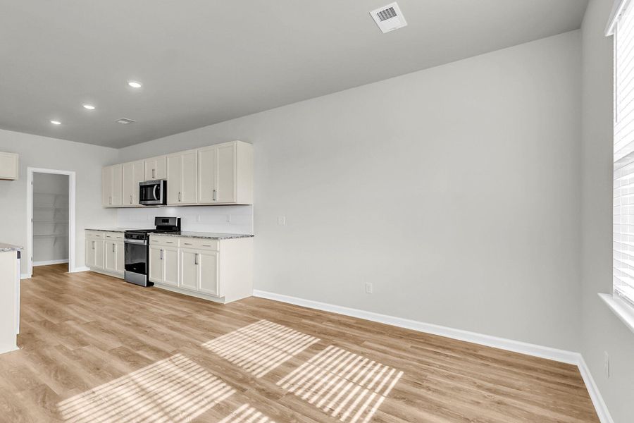 Spacious, unfurnished interior of a new home in Wildcat Chase, Summerville (Image 13).