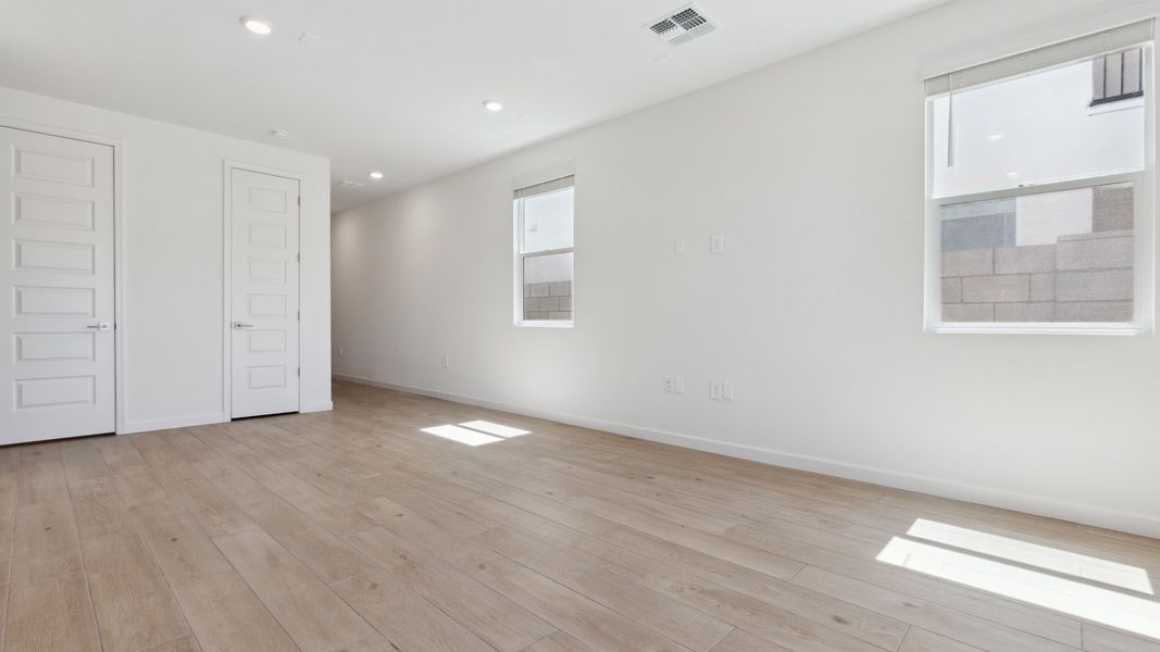 Spacious, unfurnished interior of a new home in Avance, Phoenix (Image 12).