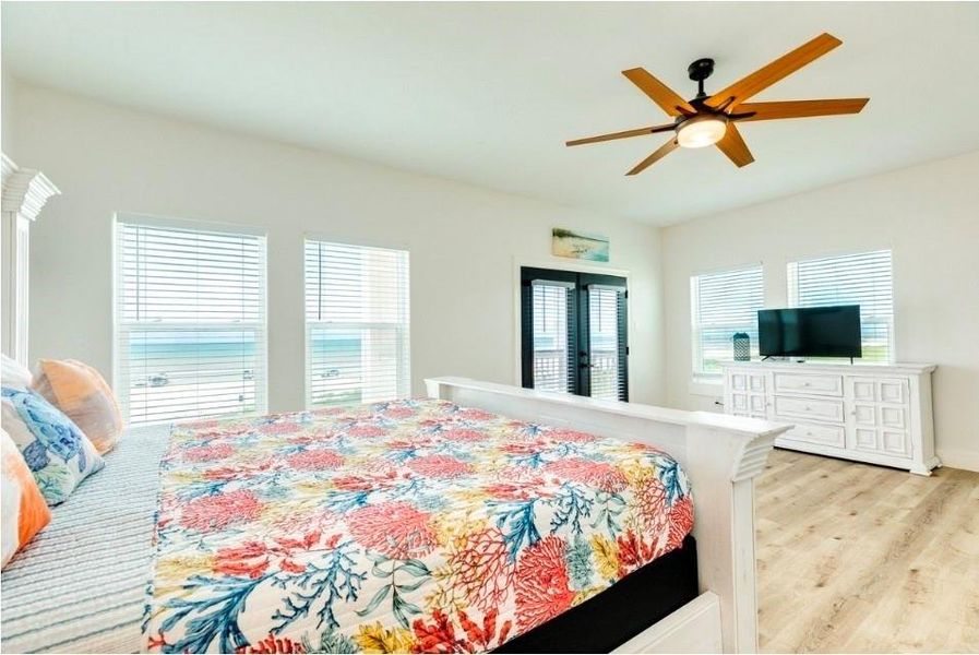 Furnished interior view inside a new home in , Galveston (Image 36).