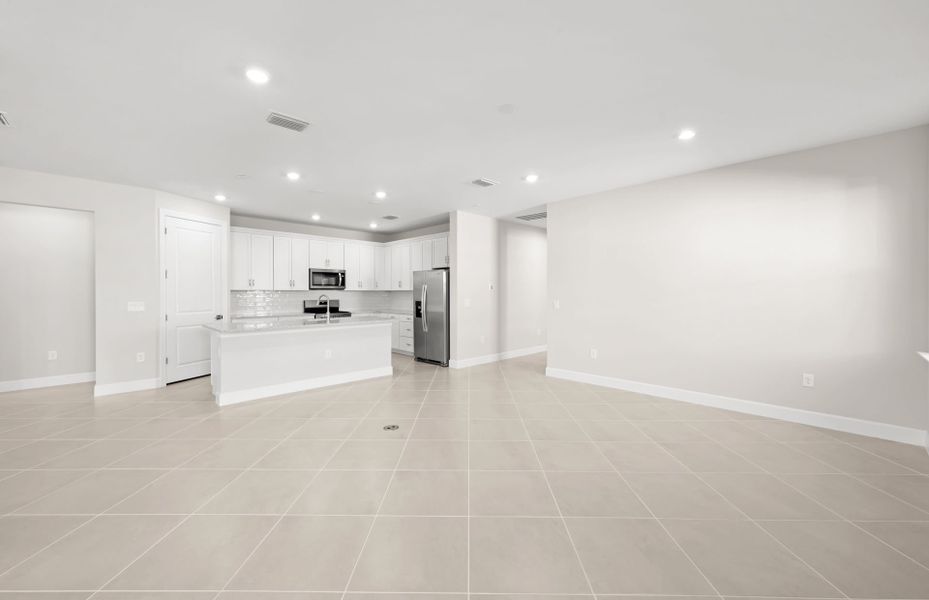 Spacious, unfurnished interior of a new home in Del Webb Oak Creek, North Fort Myers (Image 18). Spacious, unfurnished interior of a new home in Del Webb Oak Creek, North Fort Myers (Image 18).