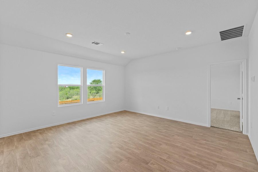 Spacious, unfurnished interior of a new home in Durango, Mustang Ridge (Image 22).