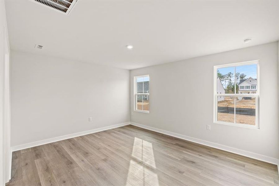 Spacious, unfurnished interior of a new home in Middle Creek Village Ranches, Bolivia (Image 16).