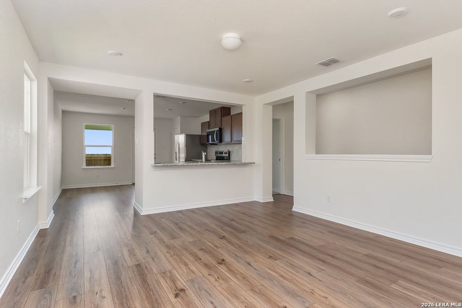 Spacious, unfurnished interior of a new home in Woodside Farms, Seguin (Image 5).