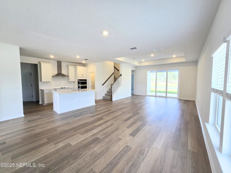 Spacious, unfurnished interior of a new home in , Green Cove Springs (Image 9).