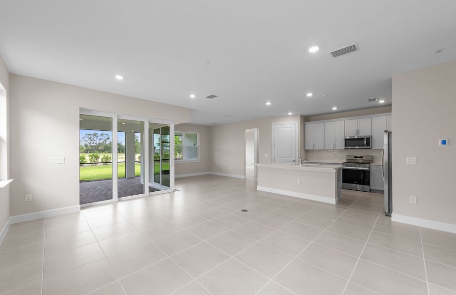 Spacious, unfurnished interior of a new home in Del Webb Oak Creek, North Fort Myers (Image 14).