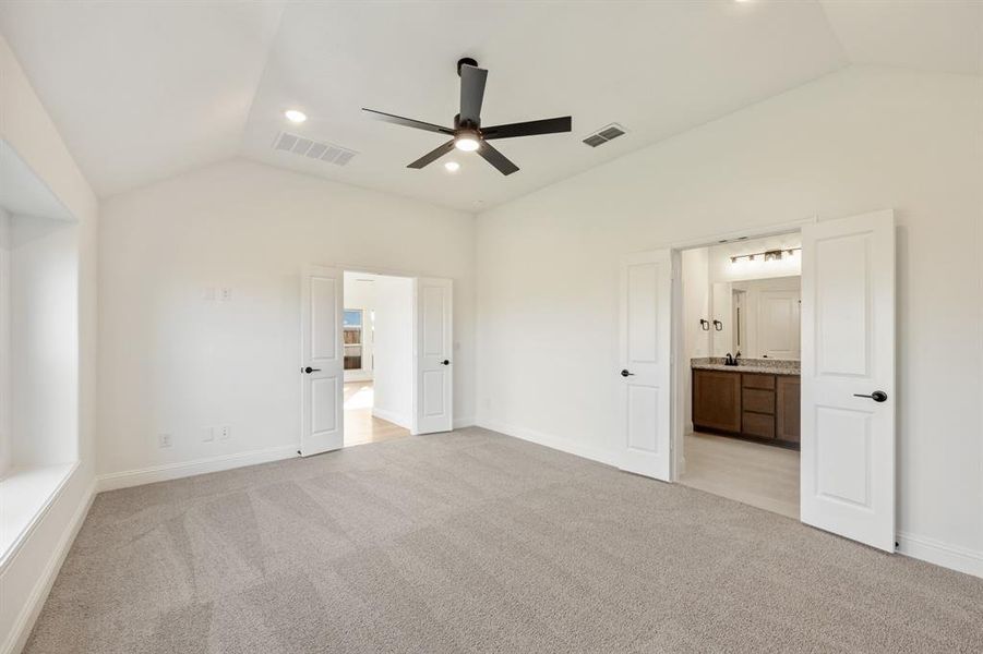 Spacious, unfurnished interior of a new home in Stone River Glen 50s, Royse City (Image 27).