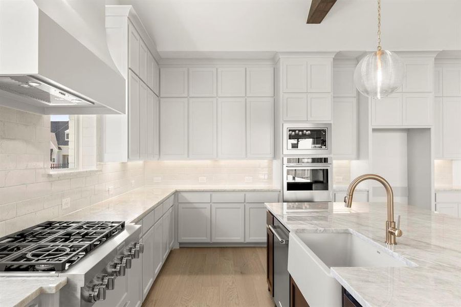 28. 200 Pearland - Kitchen (6)