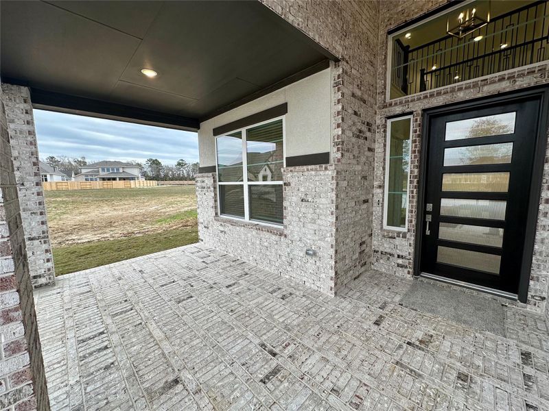 Exterior details and patio area of a home in Briarley, Montgomery (Image 4).