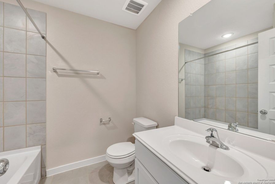 Furnished interior view inside a new home in Mesquite Ridge, San Antonio (Image 7). Furnished interior view inside a new home in Mesquite Ridge, San Antonio (Image 7).