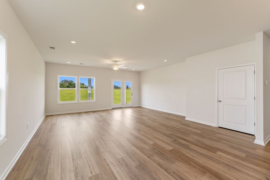 Spacious, unfurnished interior of a new home in Dove Hollow, Chesnee (Image 21).