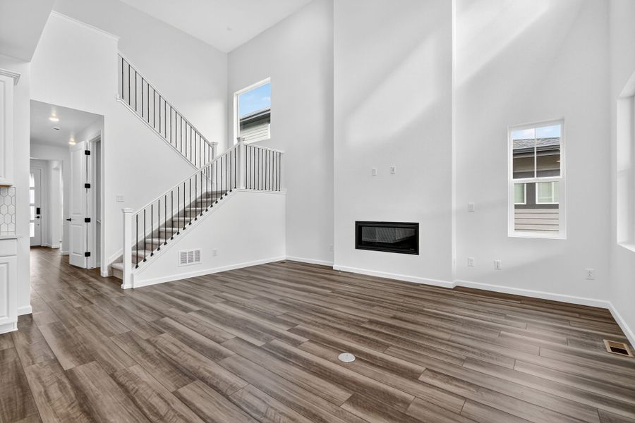 Spacious, unfurnished interior of a new home in Sterling Ranch Ascent Village, Littleton (Image 12).