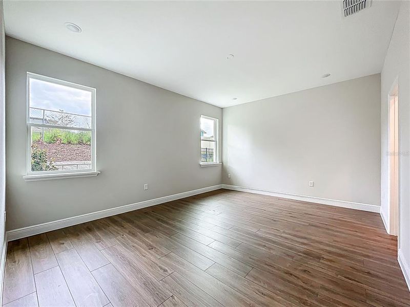 Spacious, unfurnished interior of a new home in , Eustis (Image 11).