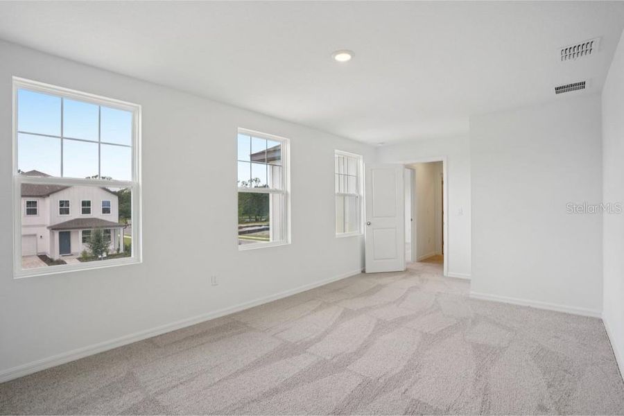 Spacious, unfurnished interior of a new home in Ardisia Park Traditional, New Smyrna Beach (Image 38).