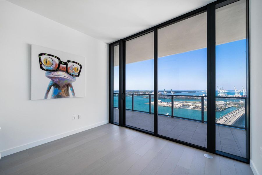 Spacious, unfurnished interior of a new home in , Miami Beach (Image 22).