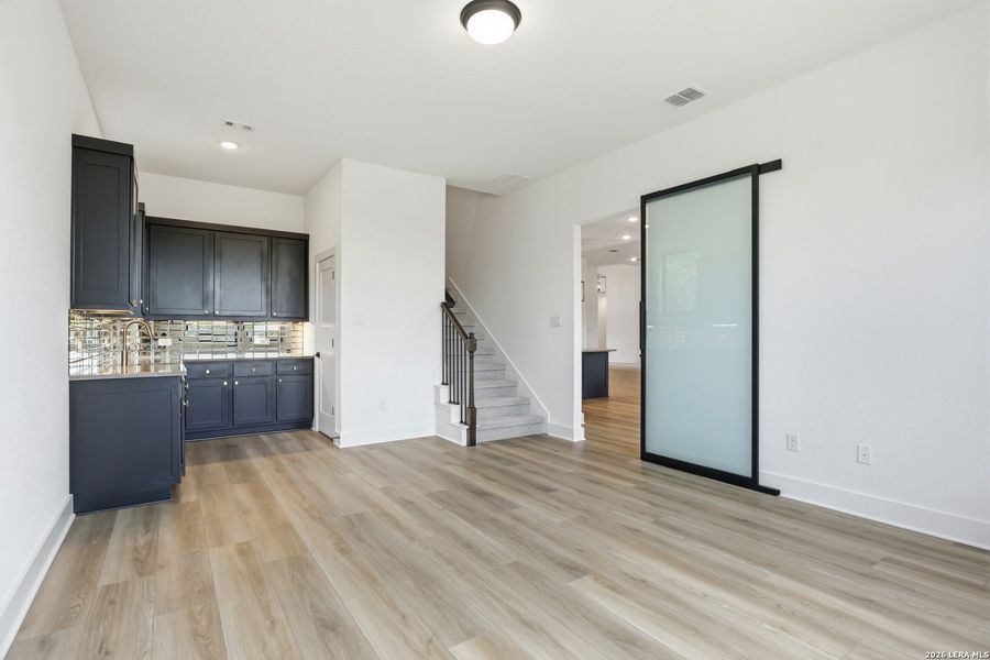 Spacious, unfurnished interior of a new home in Enchanted Bluff, San Antonio (Image 28).