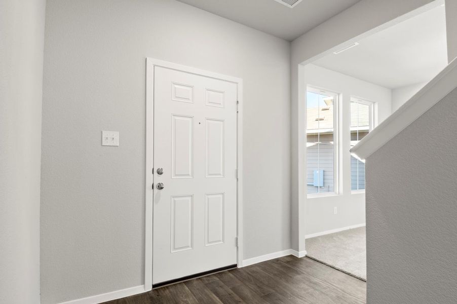 Spacious, unfurnished interior of a new home in Cloverleaf, Austin (Image 31).