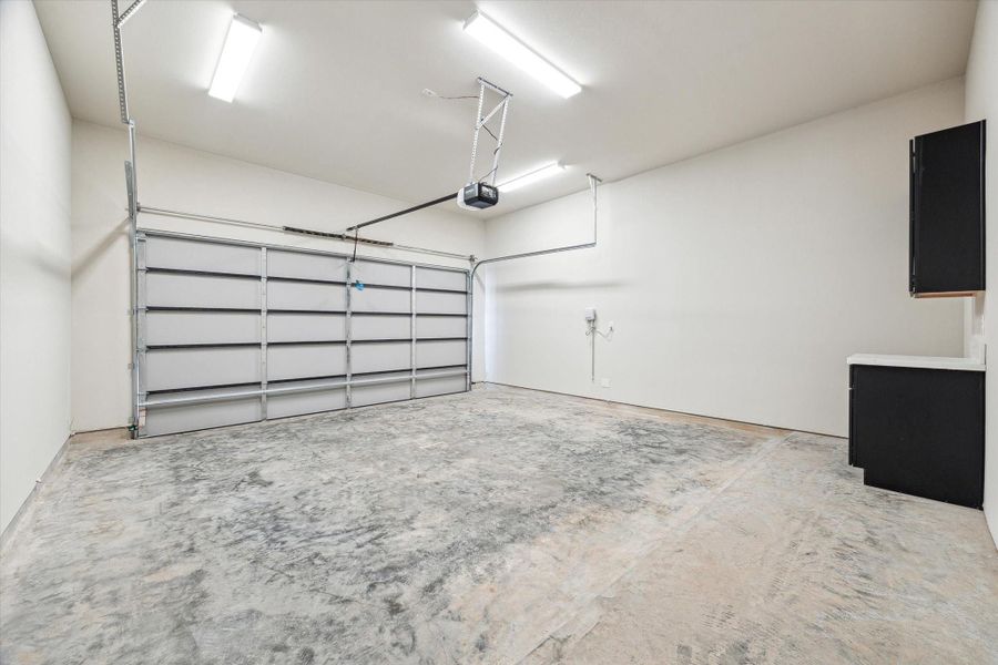 Spacious, unfurnished interior of a new home in , Houston (Image 12).