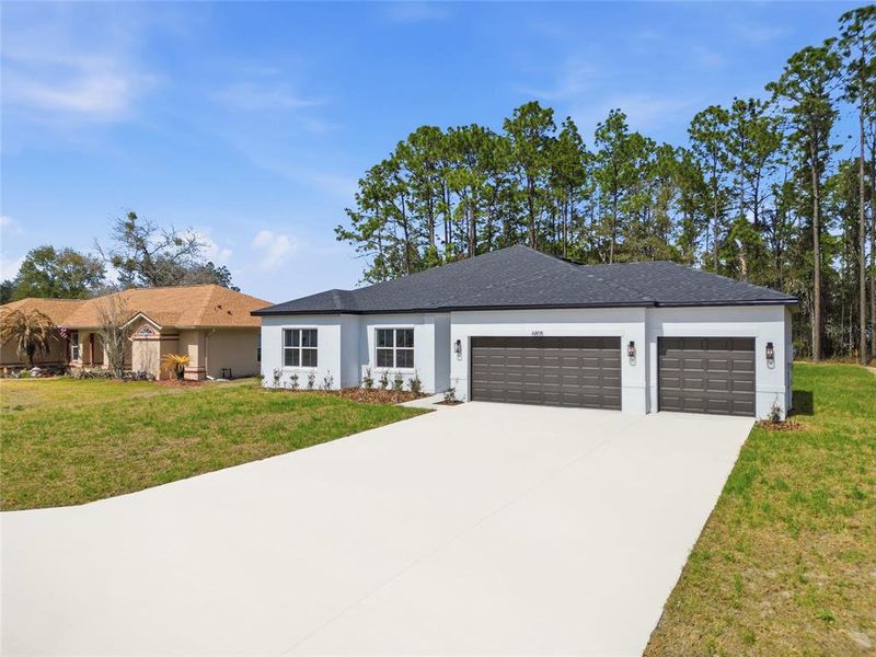 Front exterior of a new home in , Ocala, FL, highlighting curb appeal (Image 20).