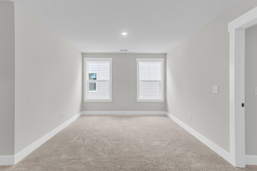 Spacious, unfurnished interior of a new home in Pineland Preserve, Summerville (Image 45).