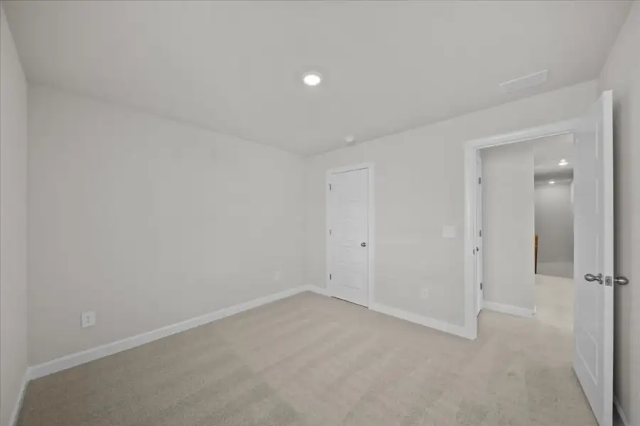 Spacious, unfurnished interior of a new home in Shiloh Valley, Piedmont (Image 17).