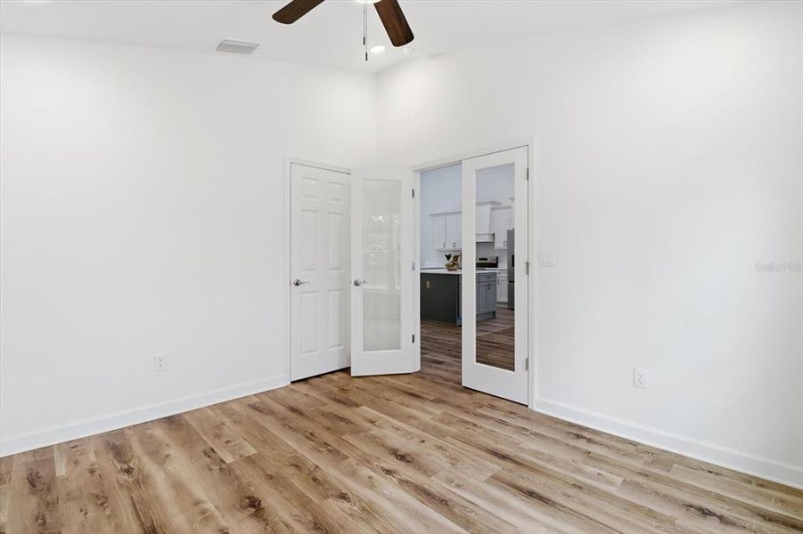 Spacious, unfurnished interior of a new home in , Crystal River (Image 24).