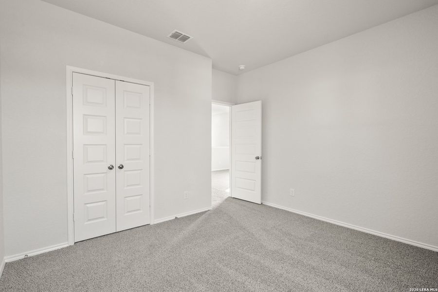Spacious, unfurnished interior of a new home in Blue Ridge Ranch, San Antonio (Image 23).
