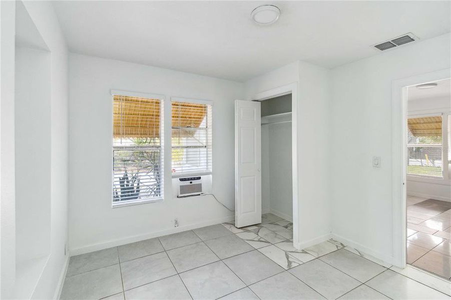 Spacious, unfurnished interior of a new home in , Bradenton (Image 24).