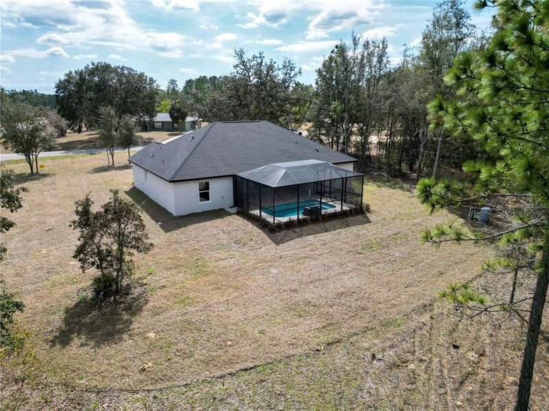 Exterior details and patio area of a home in , Dunnellon (Image 3).