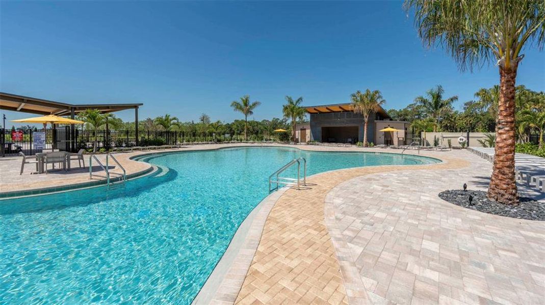 Community amenities in Oakfield Lakes, Parrish (Image 7).