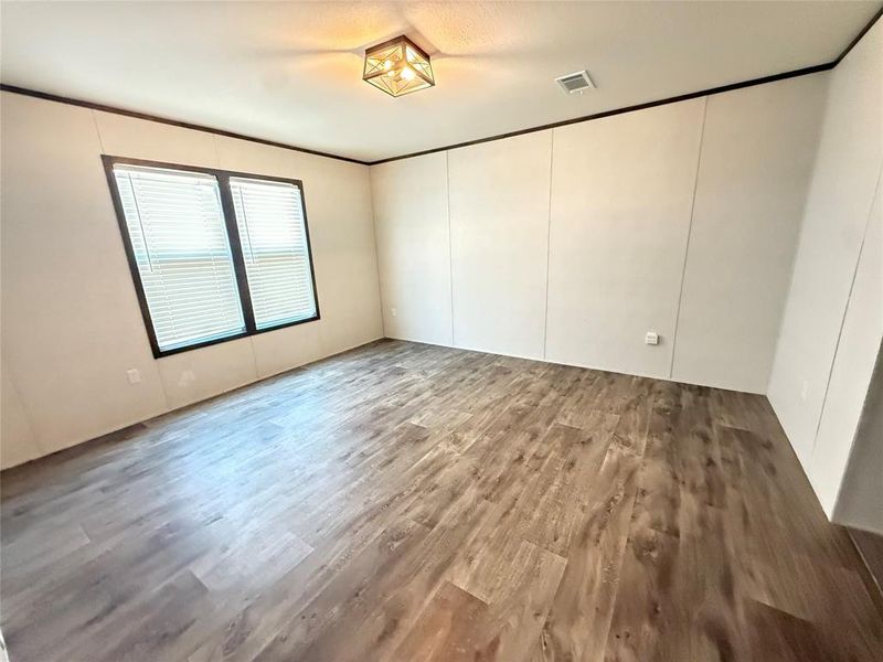 Spacious, unfurnished interior of a new home in , Paris (Image 18).
