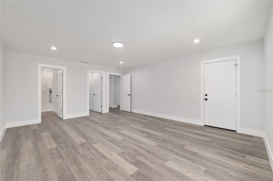 Spacious, unfurnished interior of a new home in , Ocala (Image 40).