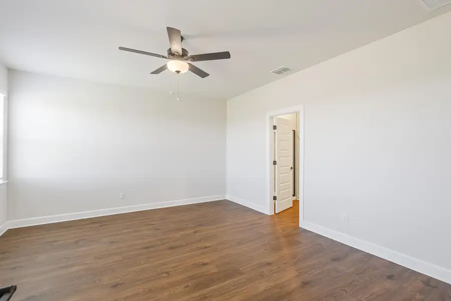 Spacious, unfurnished interior of a new home in Canyon Ranch, Jarrell (Image 6).
