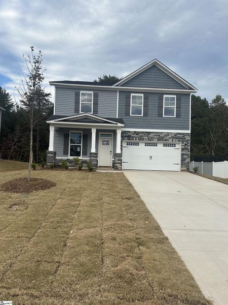 Exterior details and patio area of a home in Shiloh Trail, Wellford (Image 2).