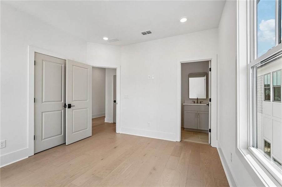 Spacious, unfurnished interior of a new home in Park Walke, Alpharetta (Image 40).