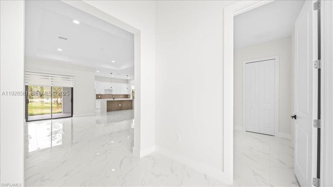 Spacious, unfurnished interior of a new home in , Lehigh Acres (Image 29).