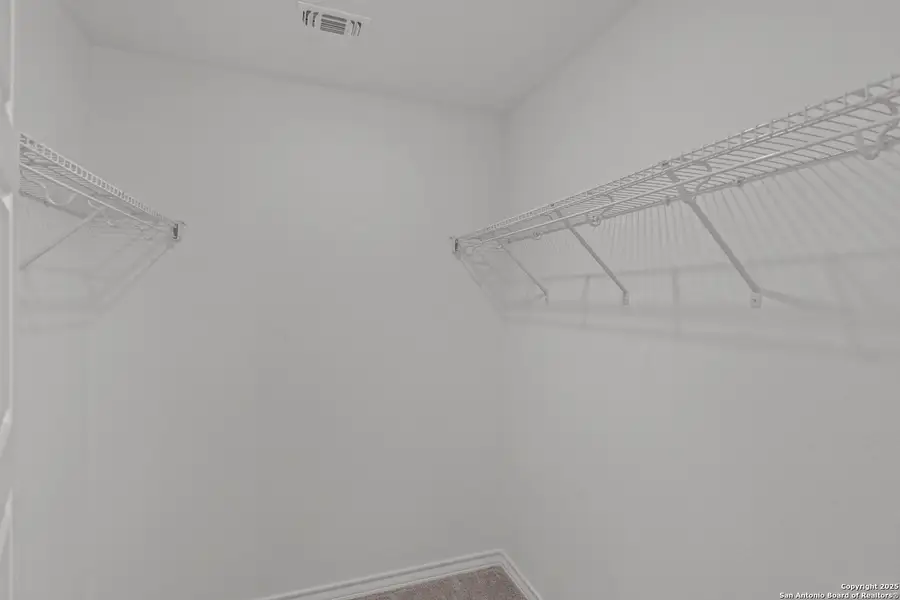 Spacious, unfurnished interior of a new home in Lily Springs, Seguin (Image 26).