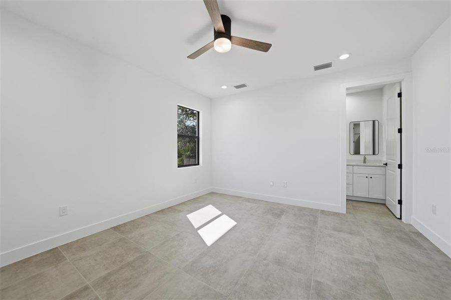 Spacious, unfurnished interior of a new home in , Punta Gorda (Image 17).