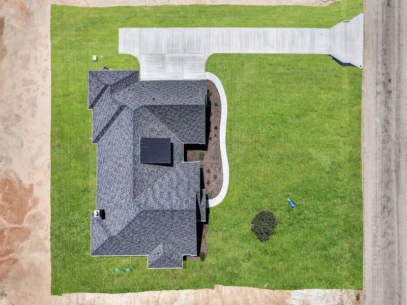 Exterior details and patio area of a home in , Weatherford (Image 3).