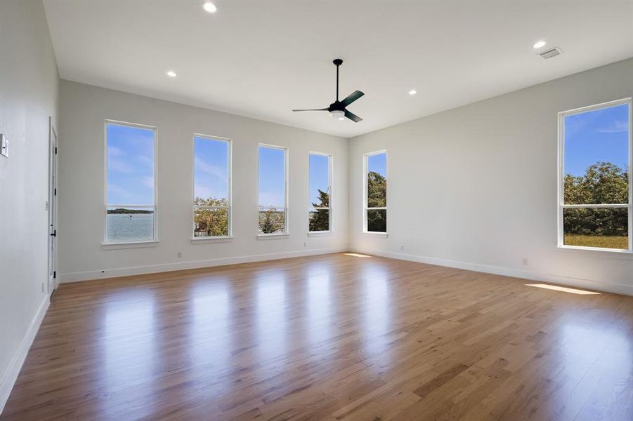 Spacious, unfurnished interior of a new home in , Corsicana (Image 21).