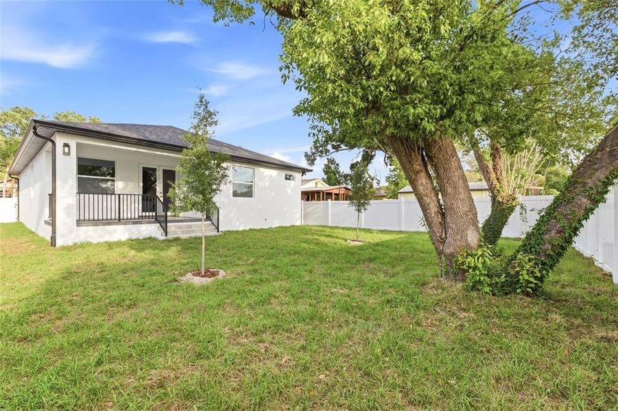 Exterior details and patio area of a home in , Tampa (Image 4).