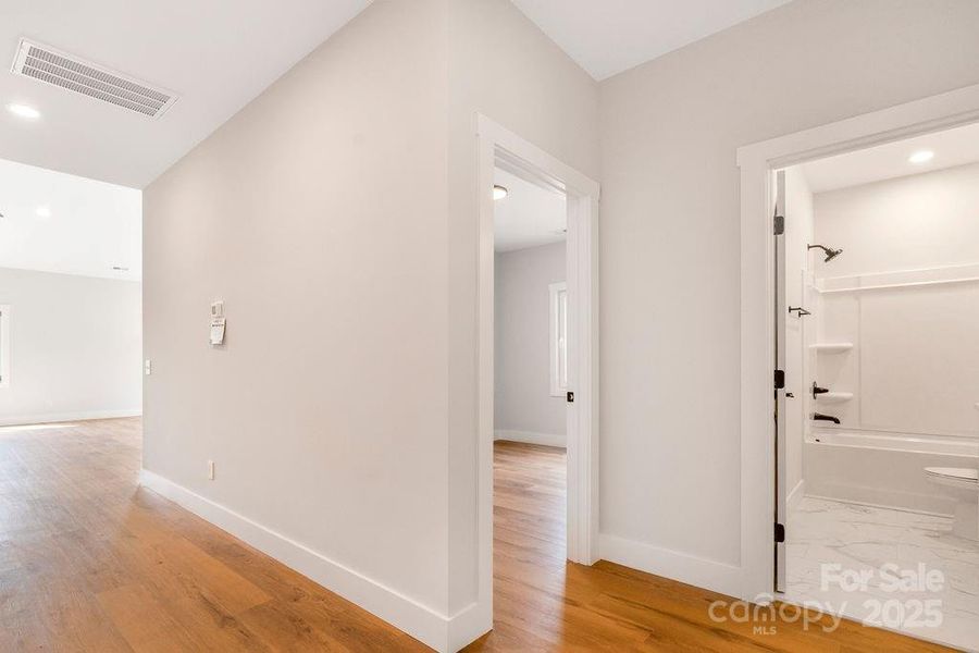 Spacious, unfurnished interior of a new home in , Lincolnton (Image 12).